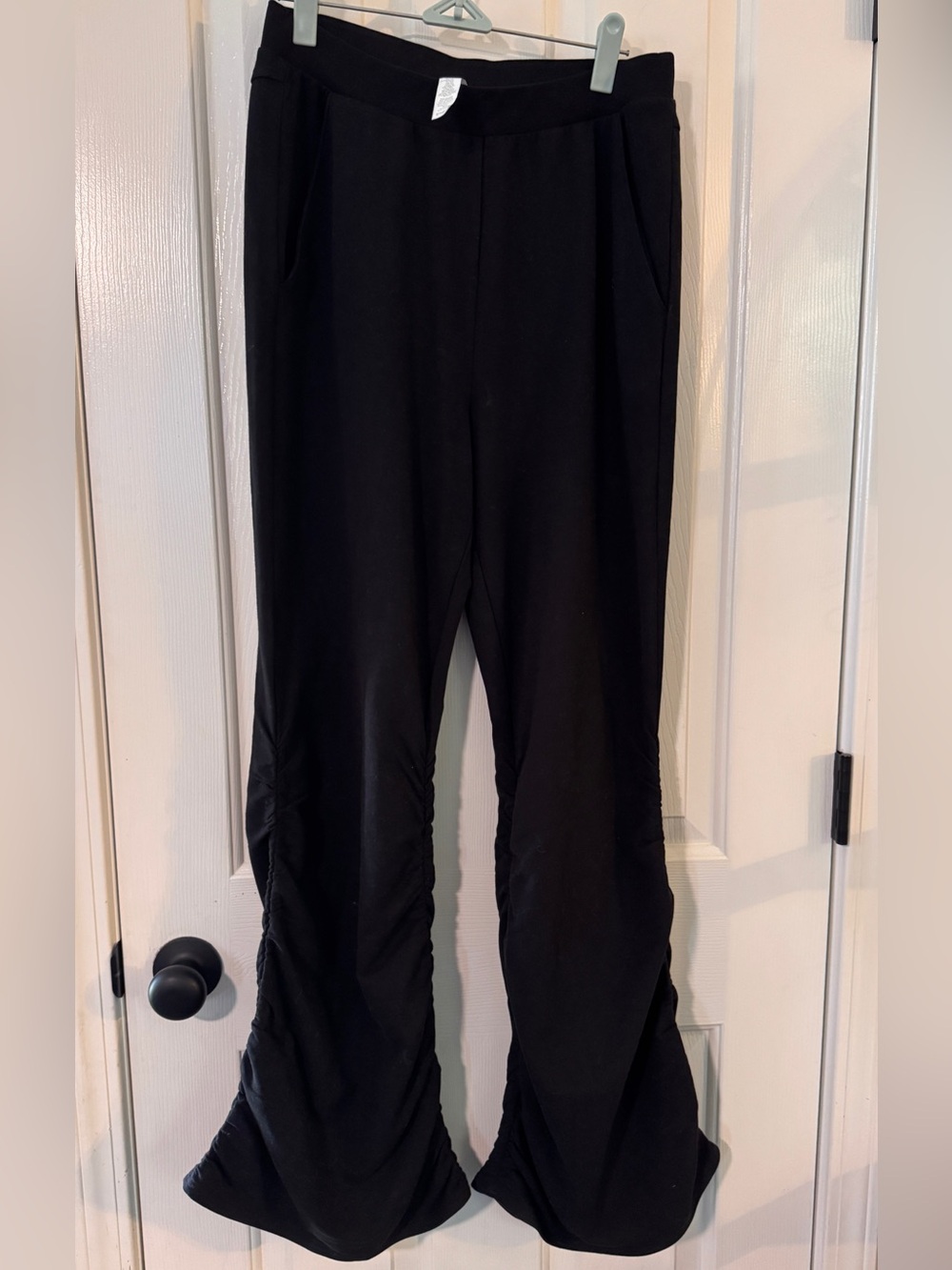 ALO Yoga Women’s Black Ruched Flare Leggings